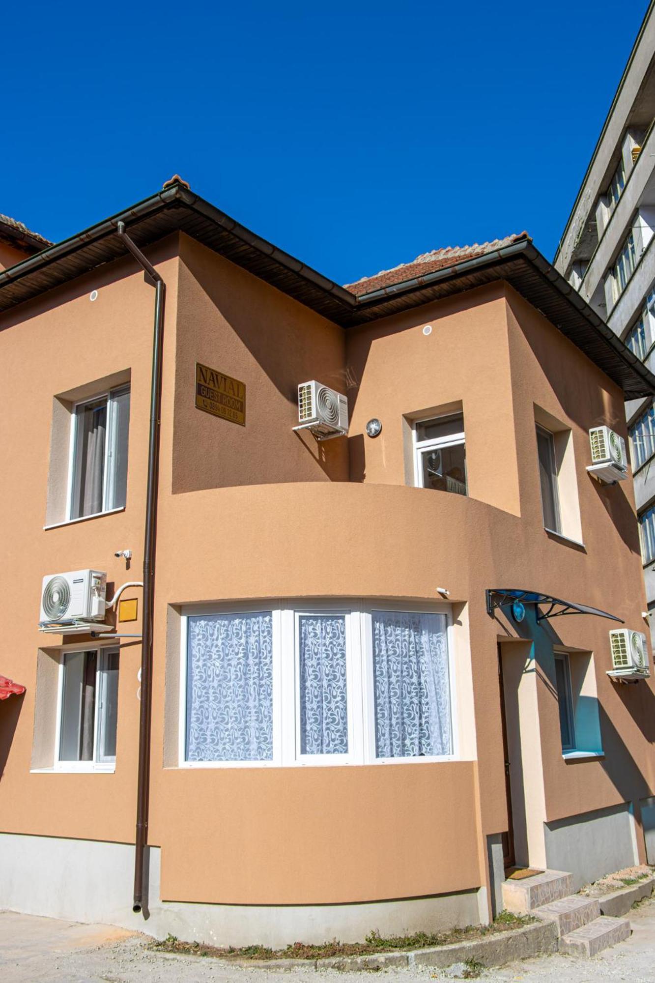 Navial Hotel Gabrovo Exterior photo